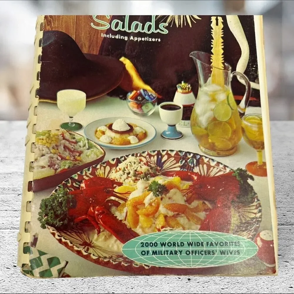 Recipes on Parade Salads Military Officers Wives Cookbook‎ Vitg Multi Good 2000